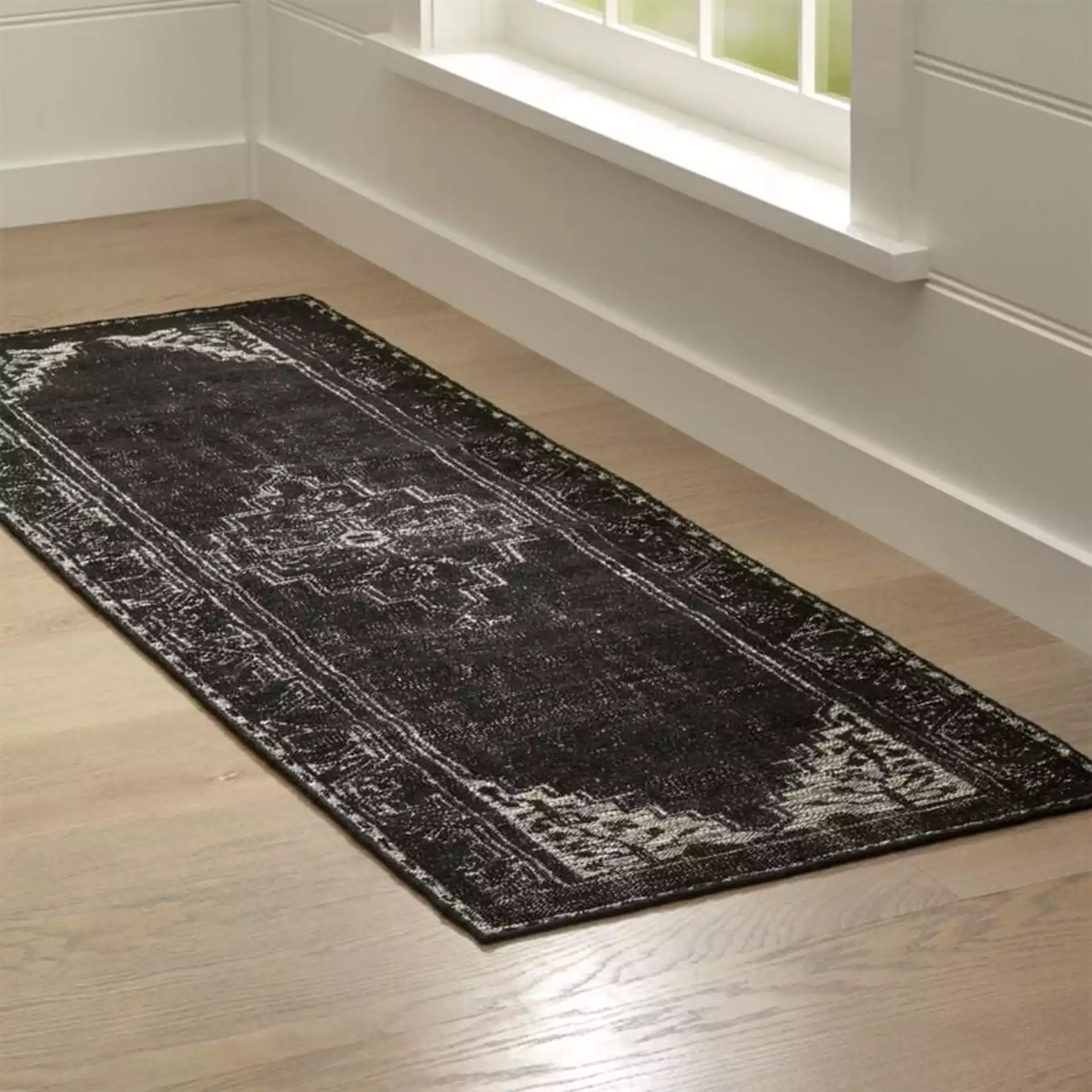 Anice Black Hand Knotted Oriental-Style Runner Rug 2.5'x10'