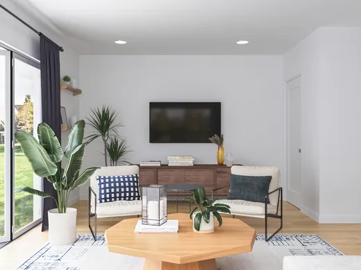 Living Room · Eclectic designed by Makenzie