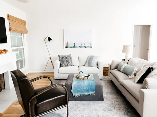 Living Room · Modern designed by Sarah