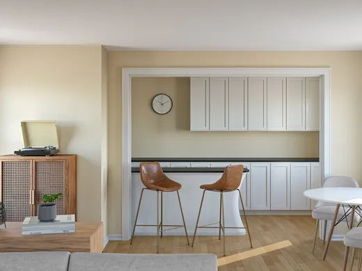 Living Room · Midcentury Modern designed by Lindsay