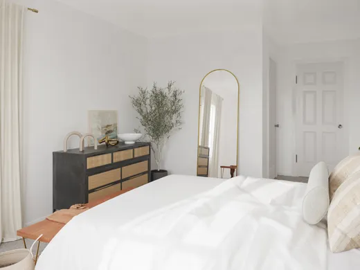 Bedroom · Modern designed by Keegan