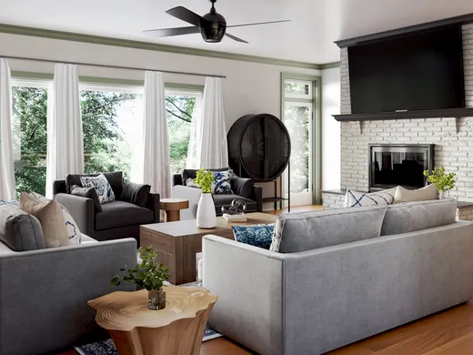 Living Room · Modern designed by Ebonee