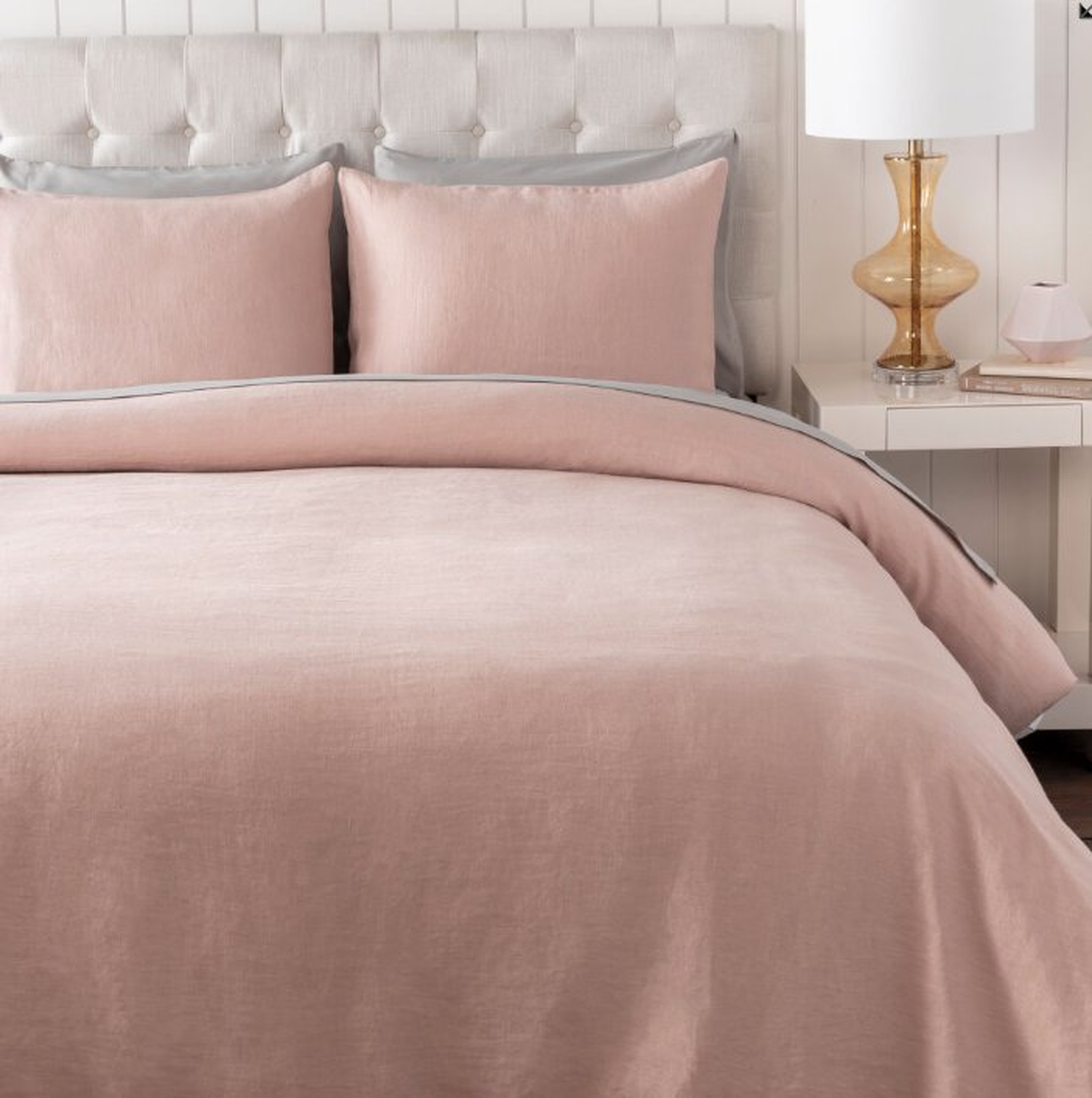 Livabliss Dawson DAW-2005 88"W x 92"L; 26"W x 20"L Duvet - Surya