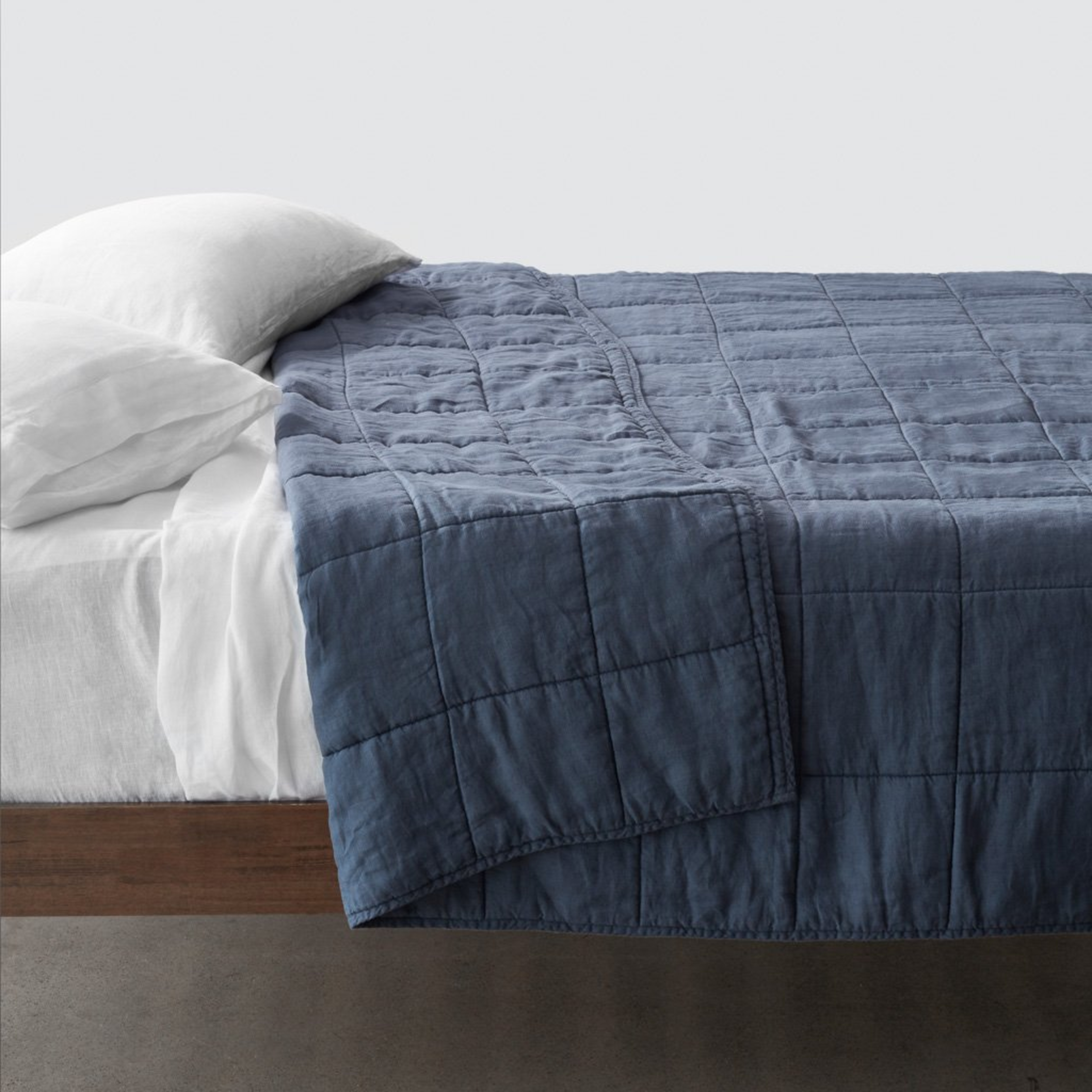 The Citizenry Stonewashed Linen Quilt | King/California King | Slate Blue - The Citizenry