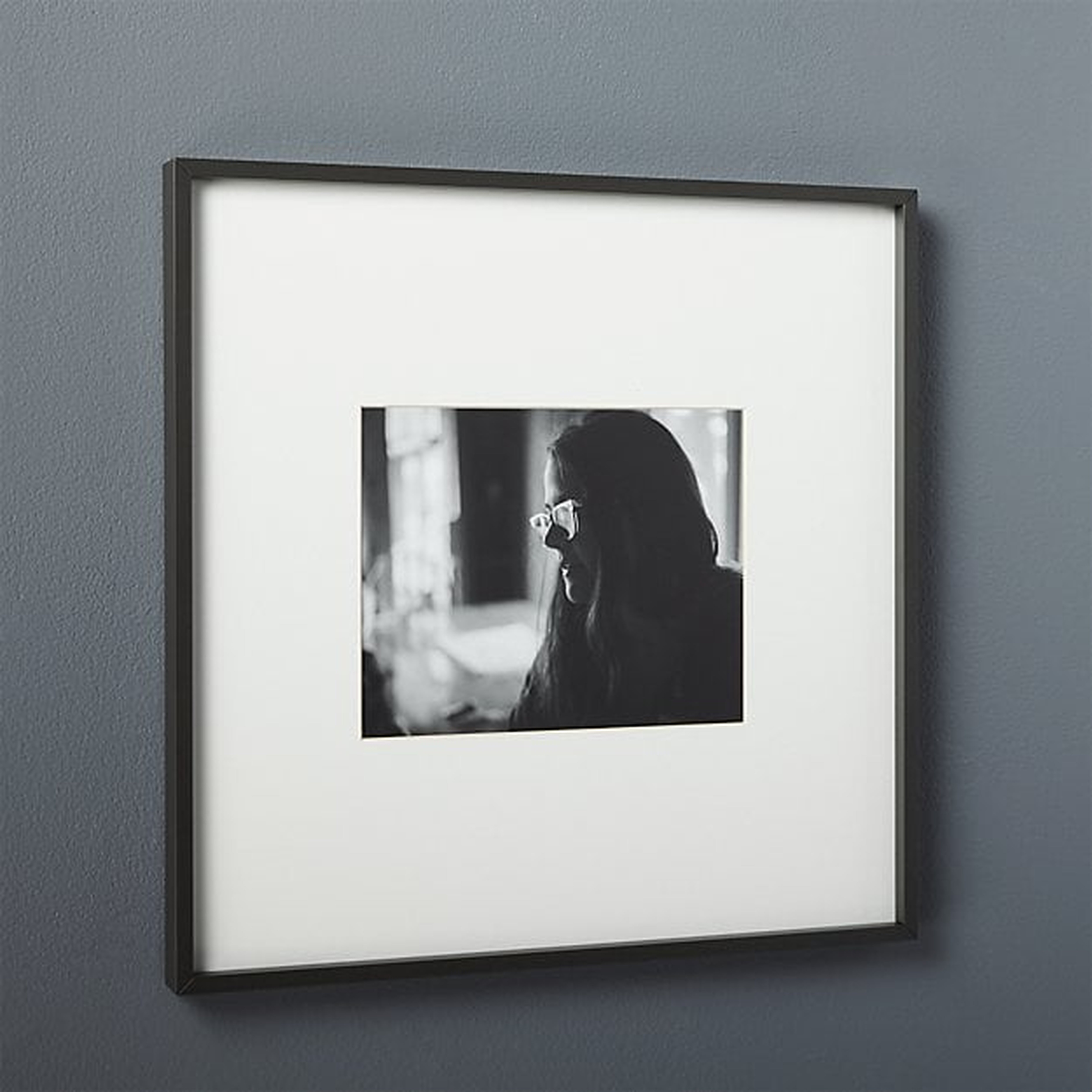 GALLERY BLACK 8X10 PICTURE FRAME - CB2