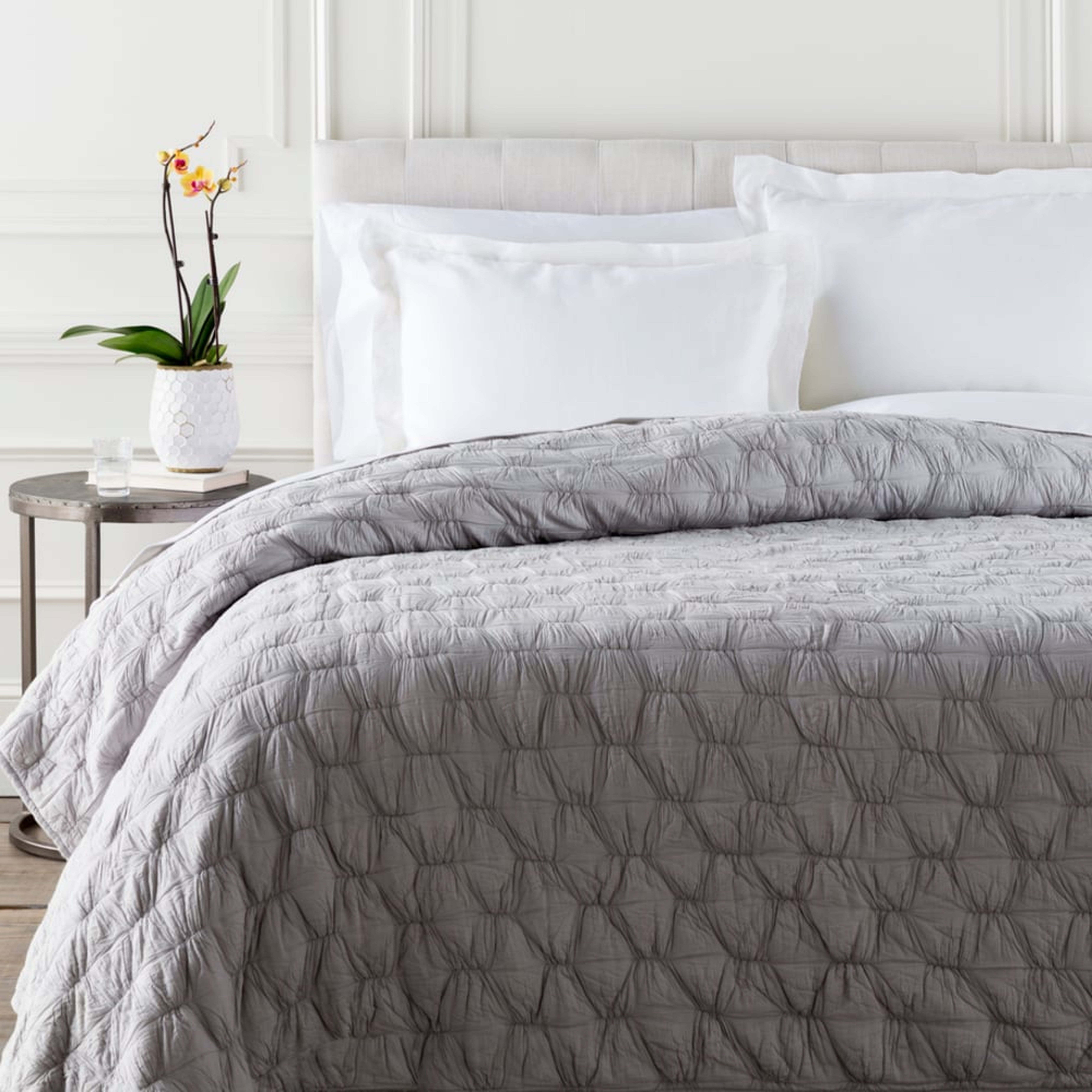 Melissa MLS-1001 68"W x 86"L; 26"W x 20"L Quilt - Surya