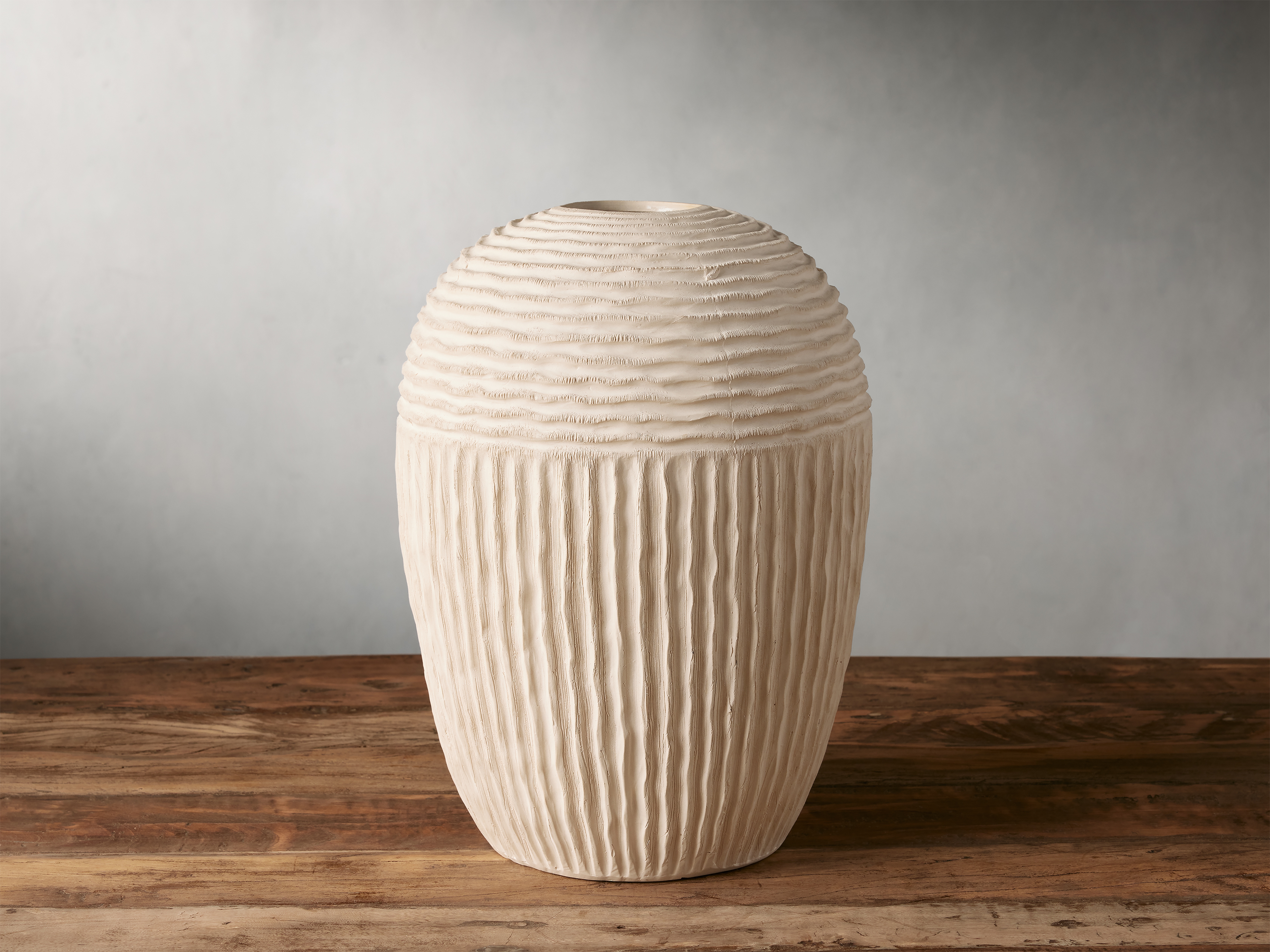 Meadow Vase in Ceramic Large White - Arhaus