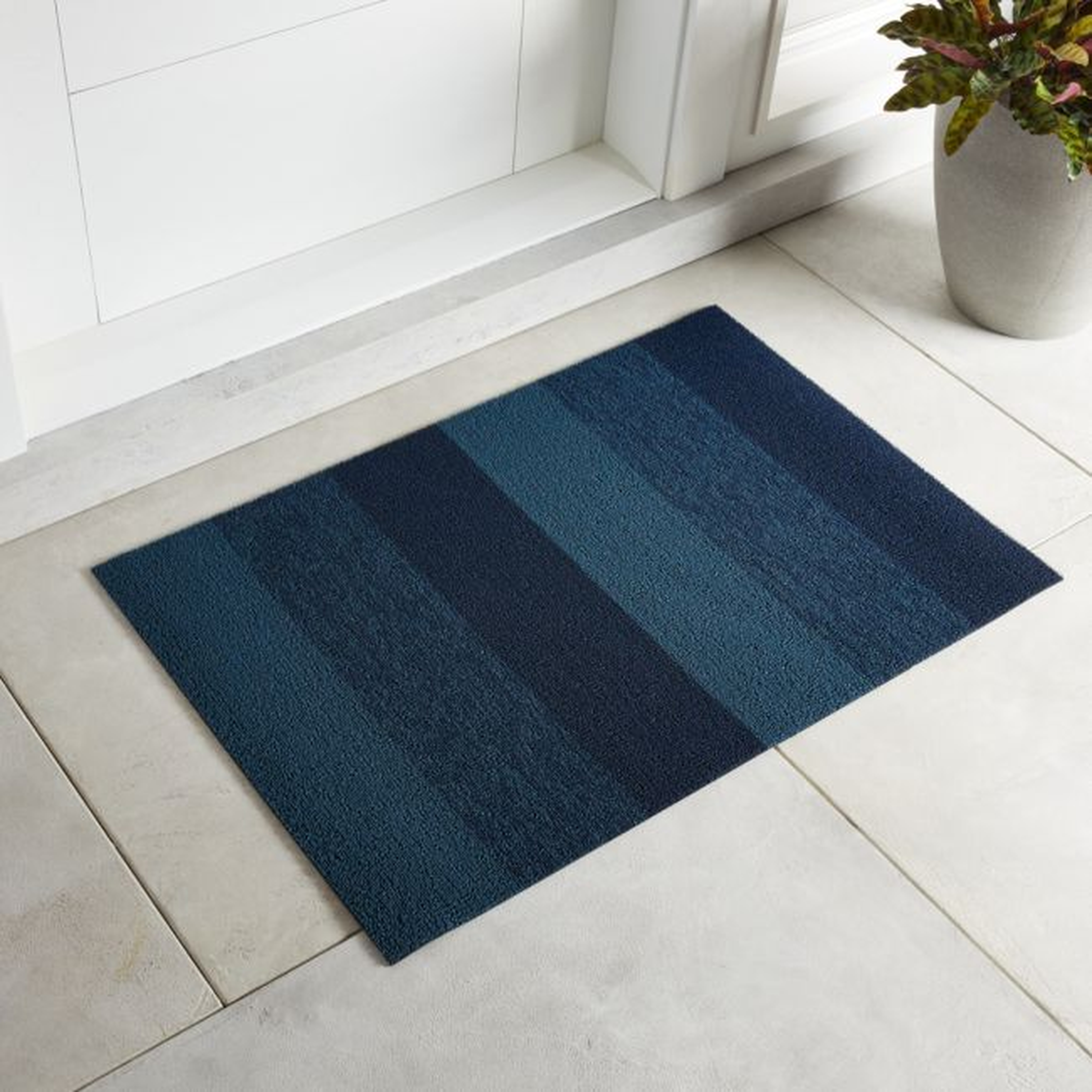 Chilewich ® Marbled Stripe Blue Doormat 24"x36" - Crate and Barrel