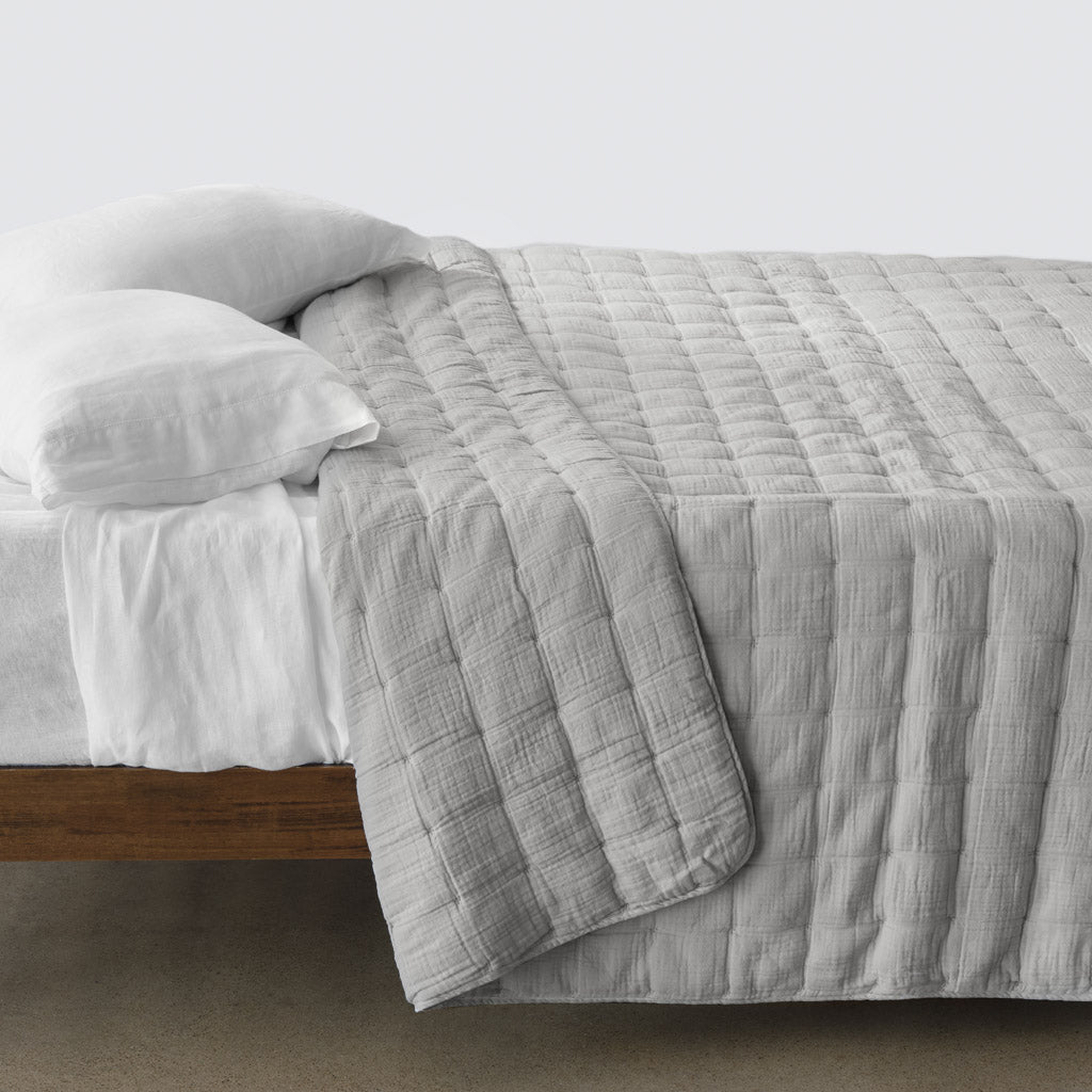 The Citizenry Organic Cotton Gauze Quilt | King/California King | Grey - The Citizenry