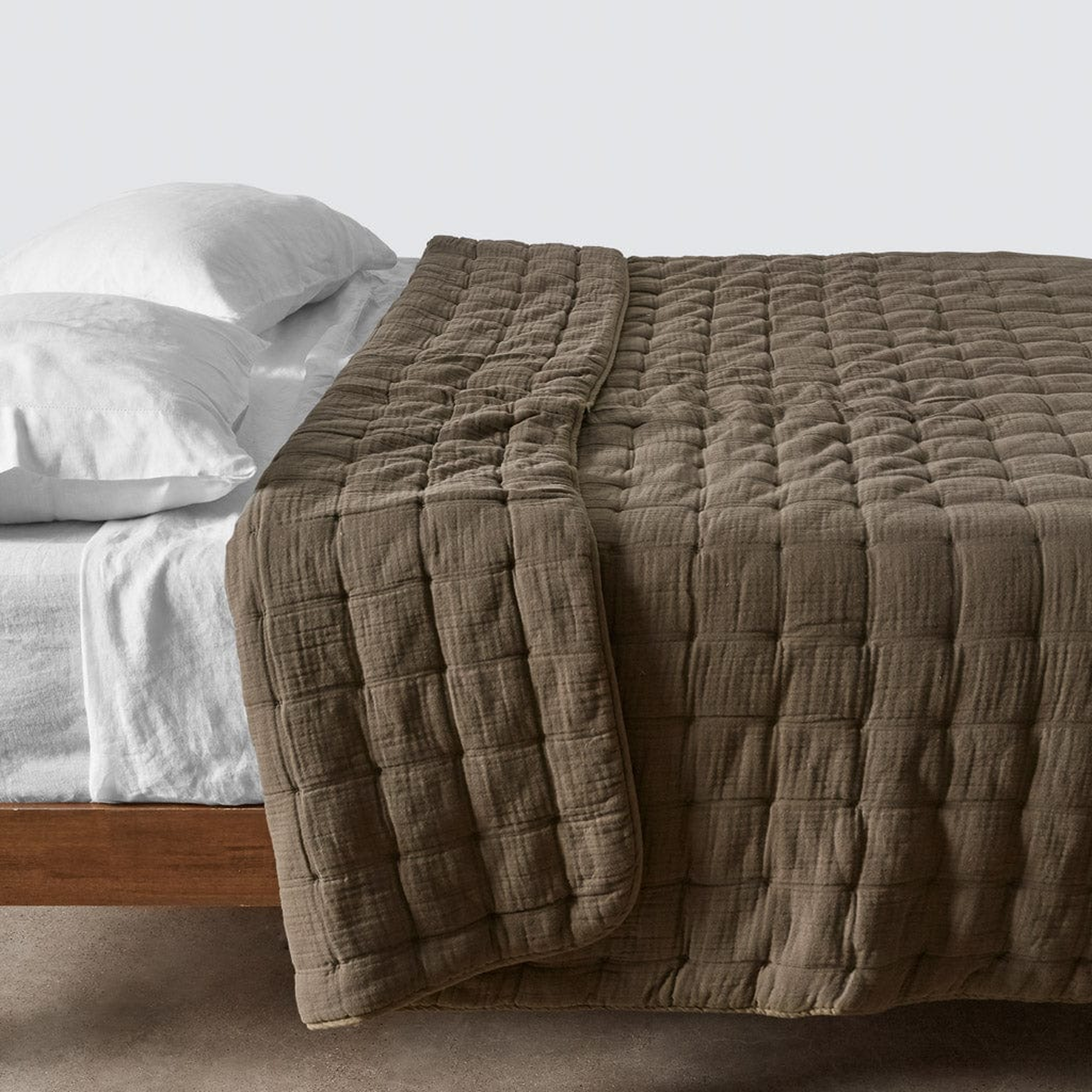 The Citizenry Organic Cotton Gauze Quilt | King/California King | Olive - The Citizenry