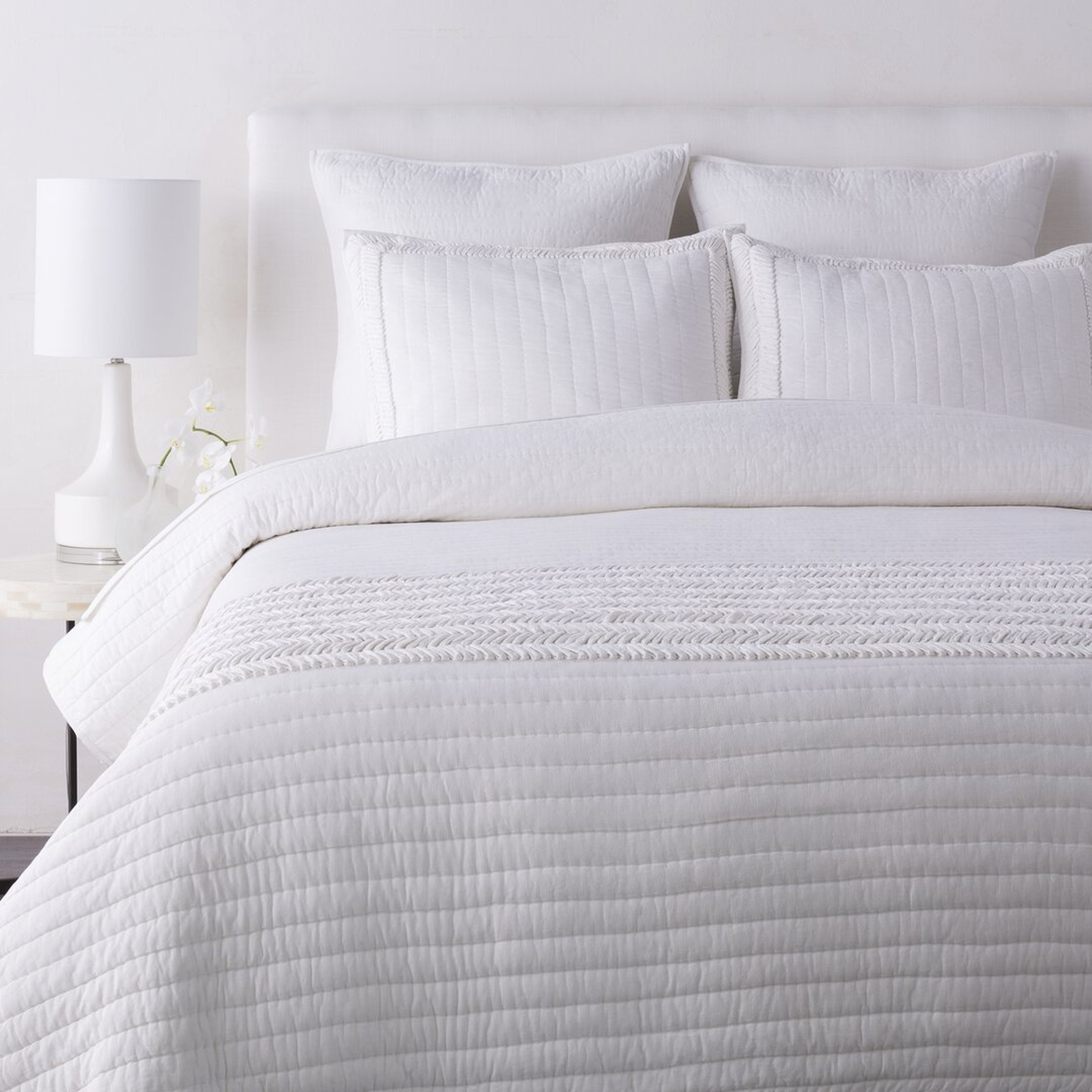 "Surya Lindon Cottage White Full/Queen Set" - Perigold