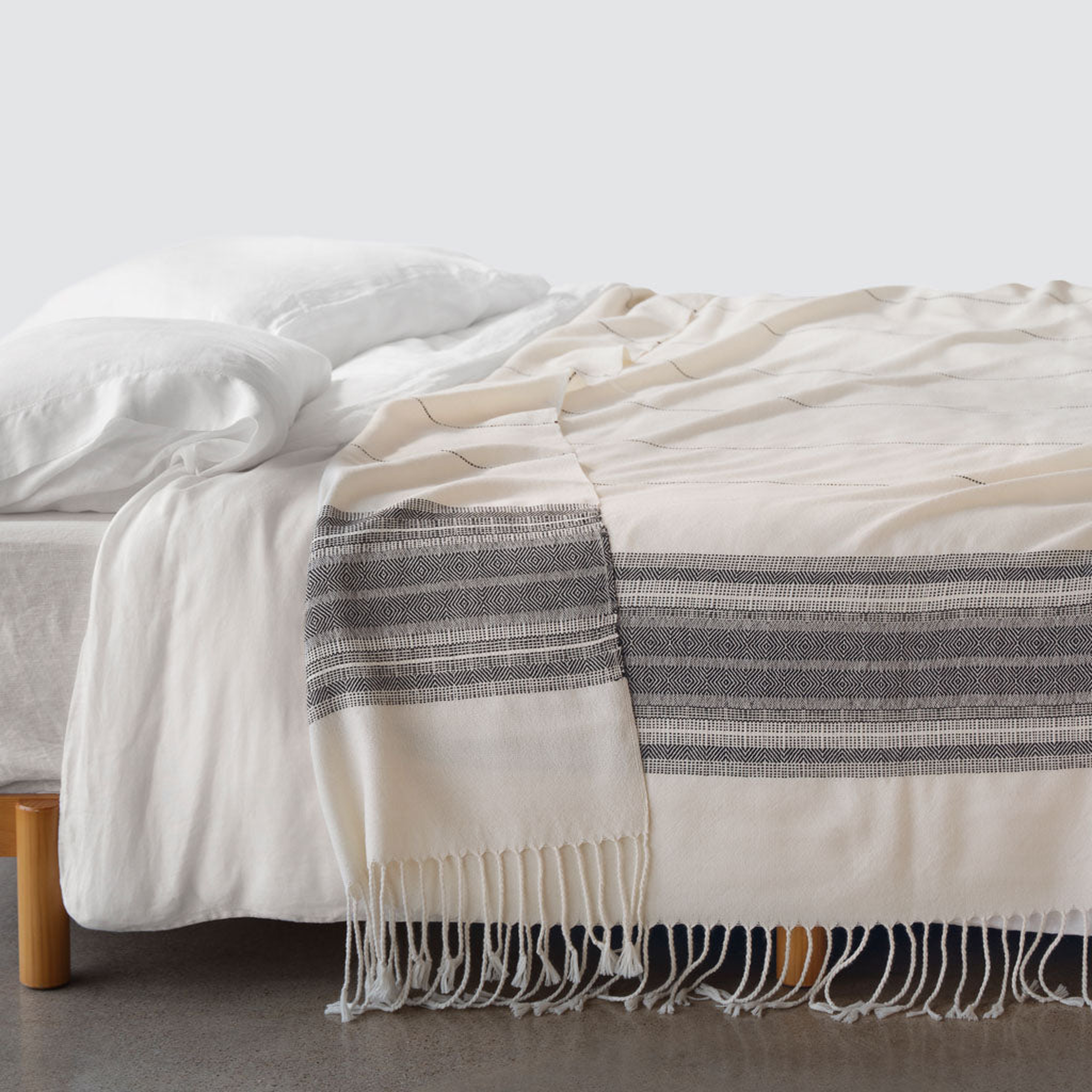 The Citizenry La Brisa Alpaca Bed Blanket | Black - The Citizenry