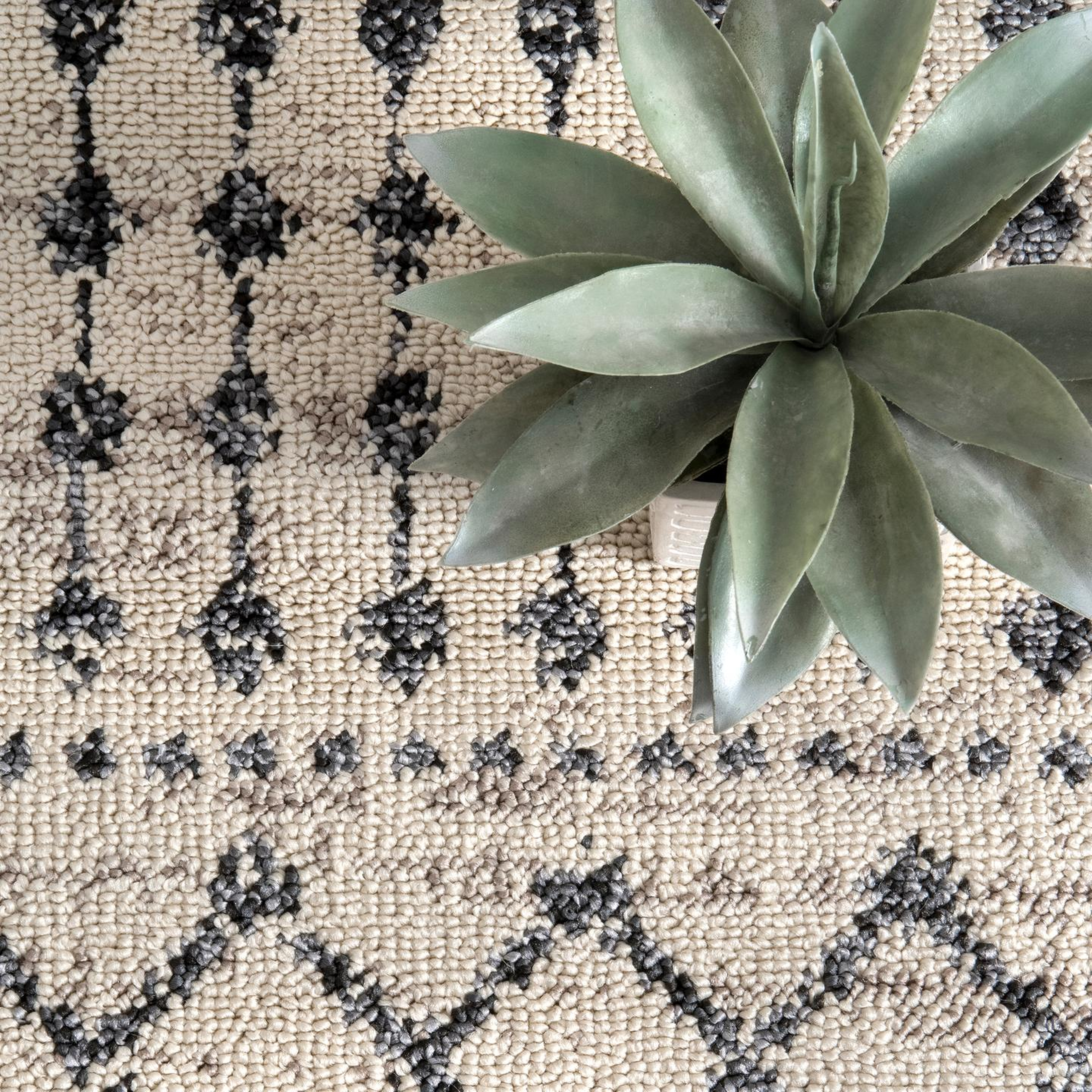 Tricia Moroccan Tassel Rug Area Rug - nuloom