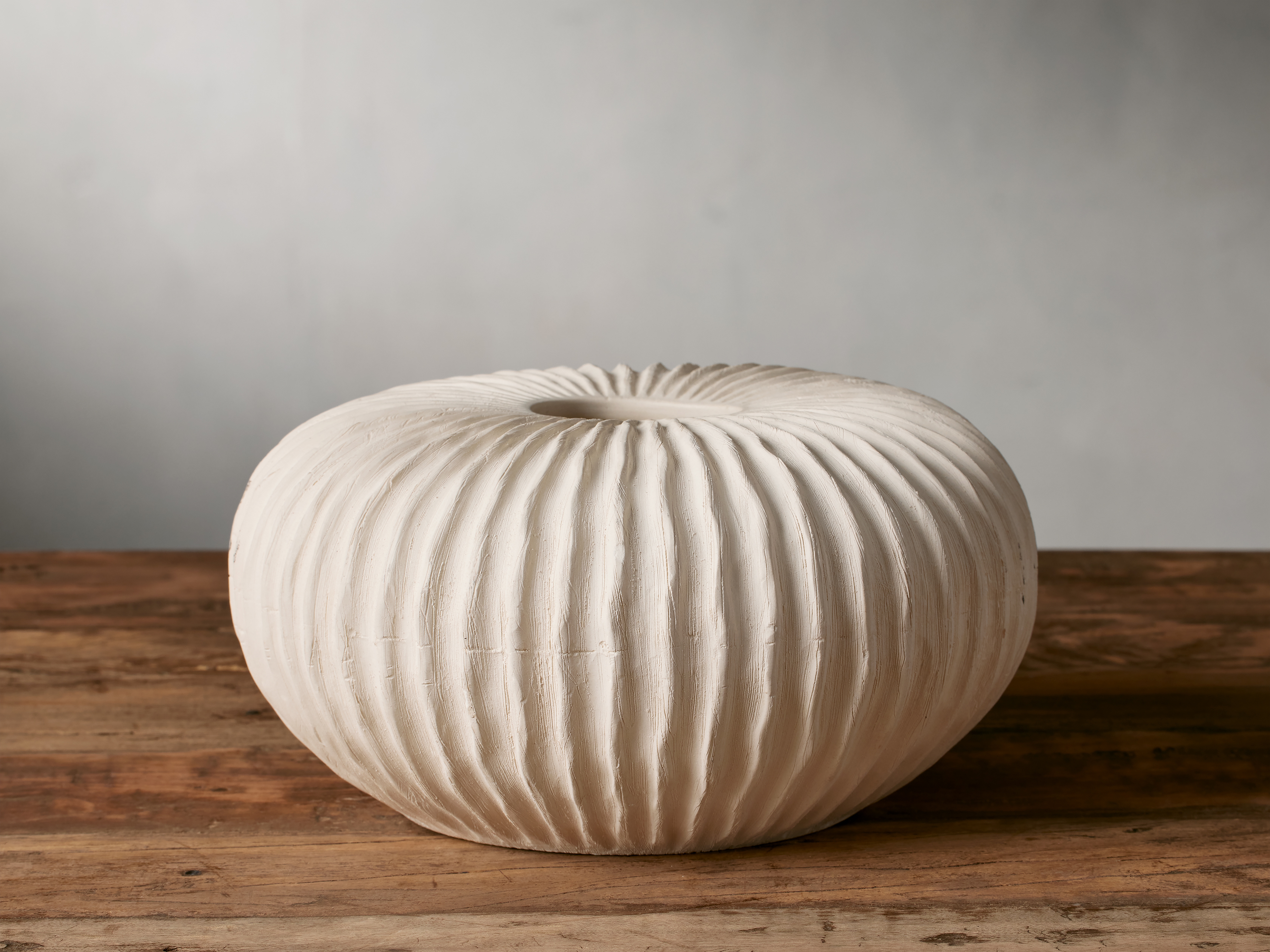 Meadow Vase in Ceramic Small White - Arhaus