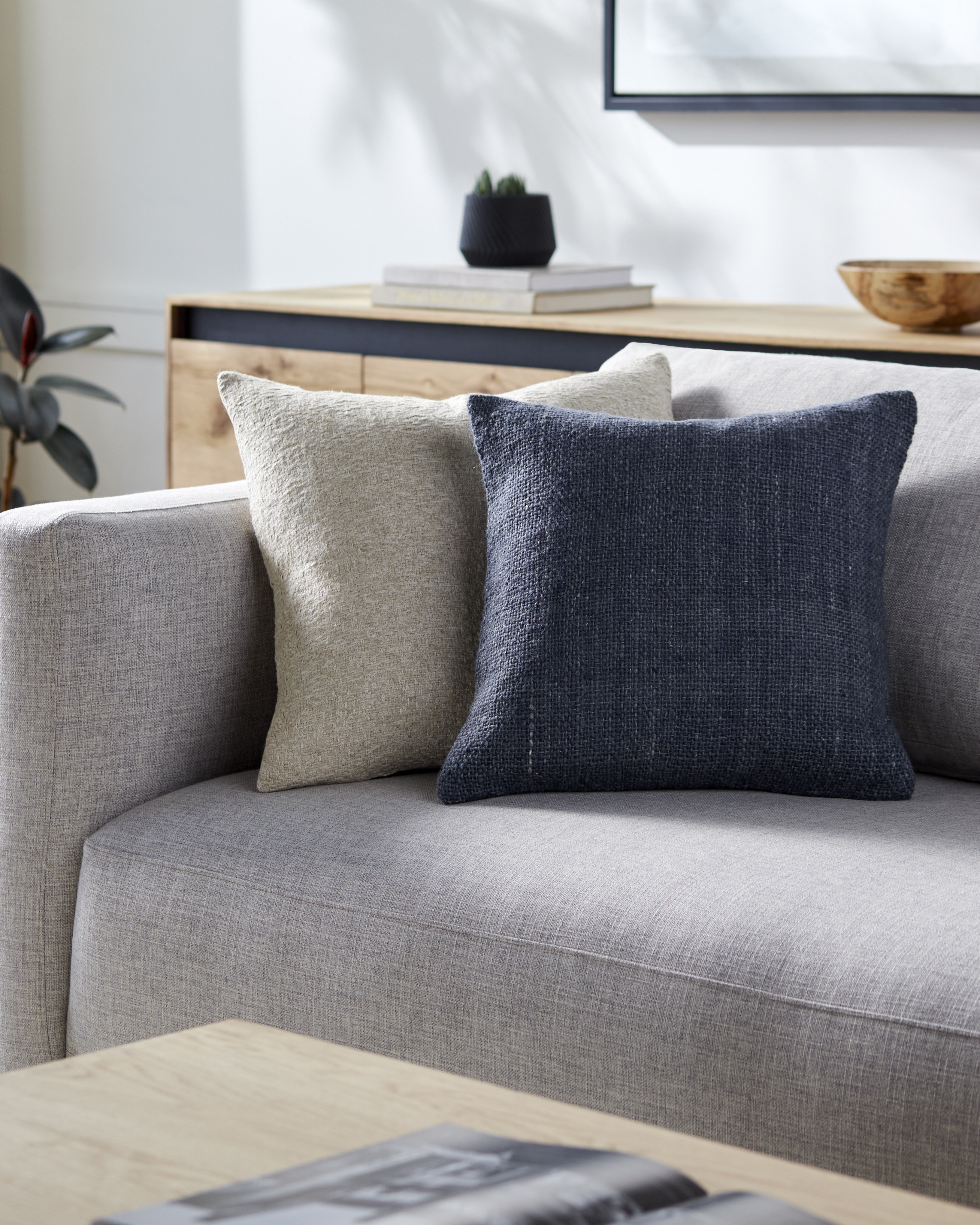 Gammie GMM-001 20"L x 20"W Polyester Filled Pillow - Image 1