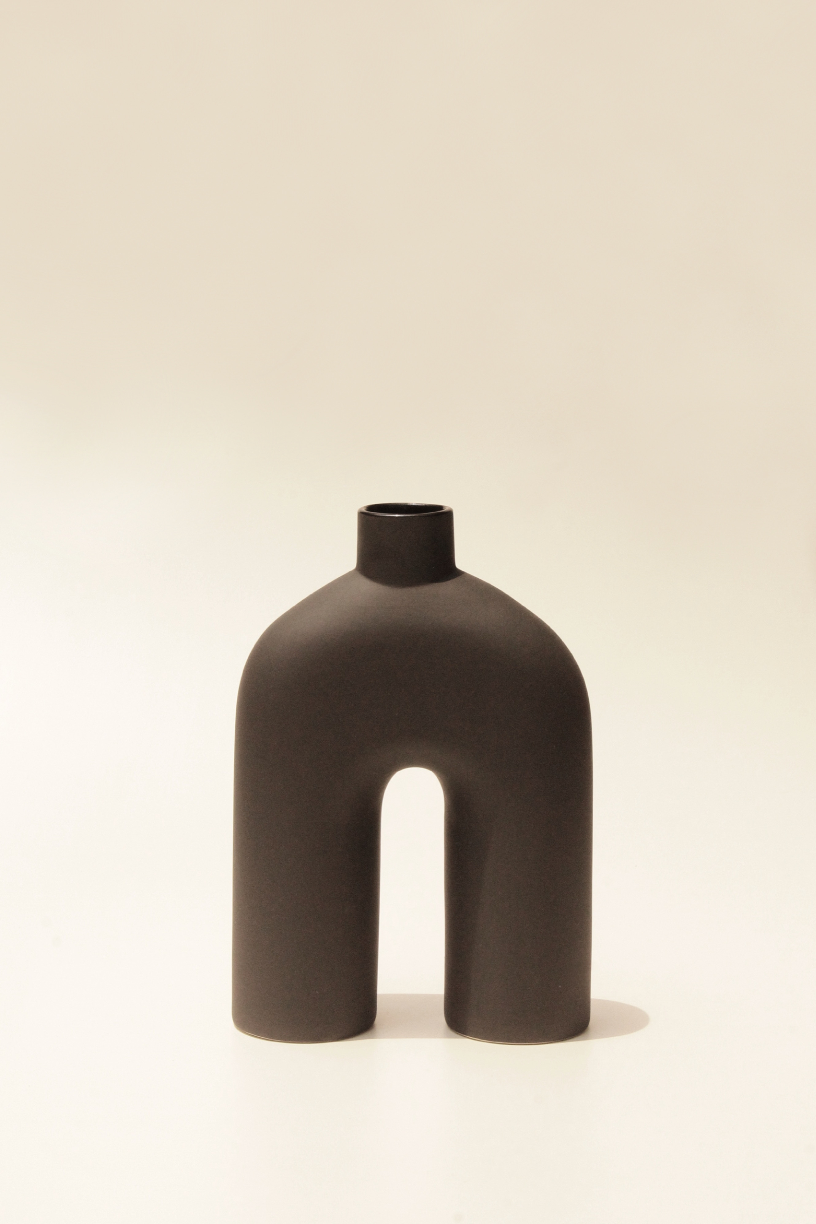 Ozo Vase | Black - Image 0