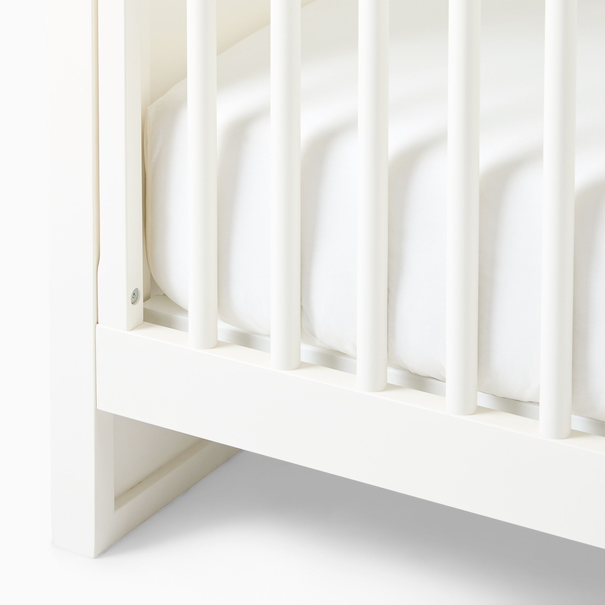 Quinn Crib and Lullaby Crib Mattress, Cerused White - Image 7