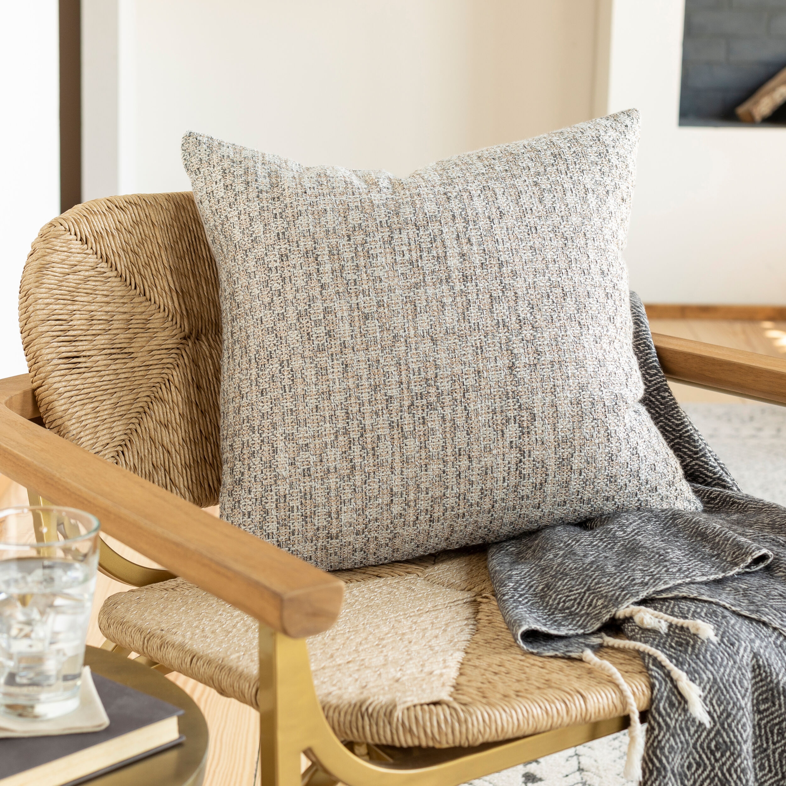 Heidi HDI-001 18"L x 18"W Pillow Cover - Image 3