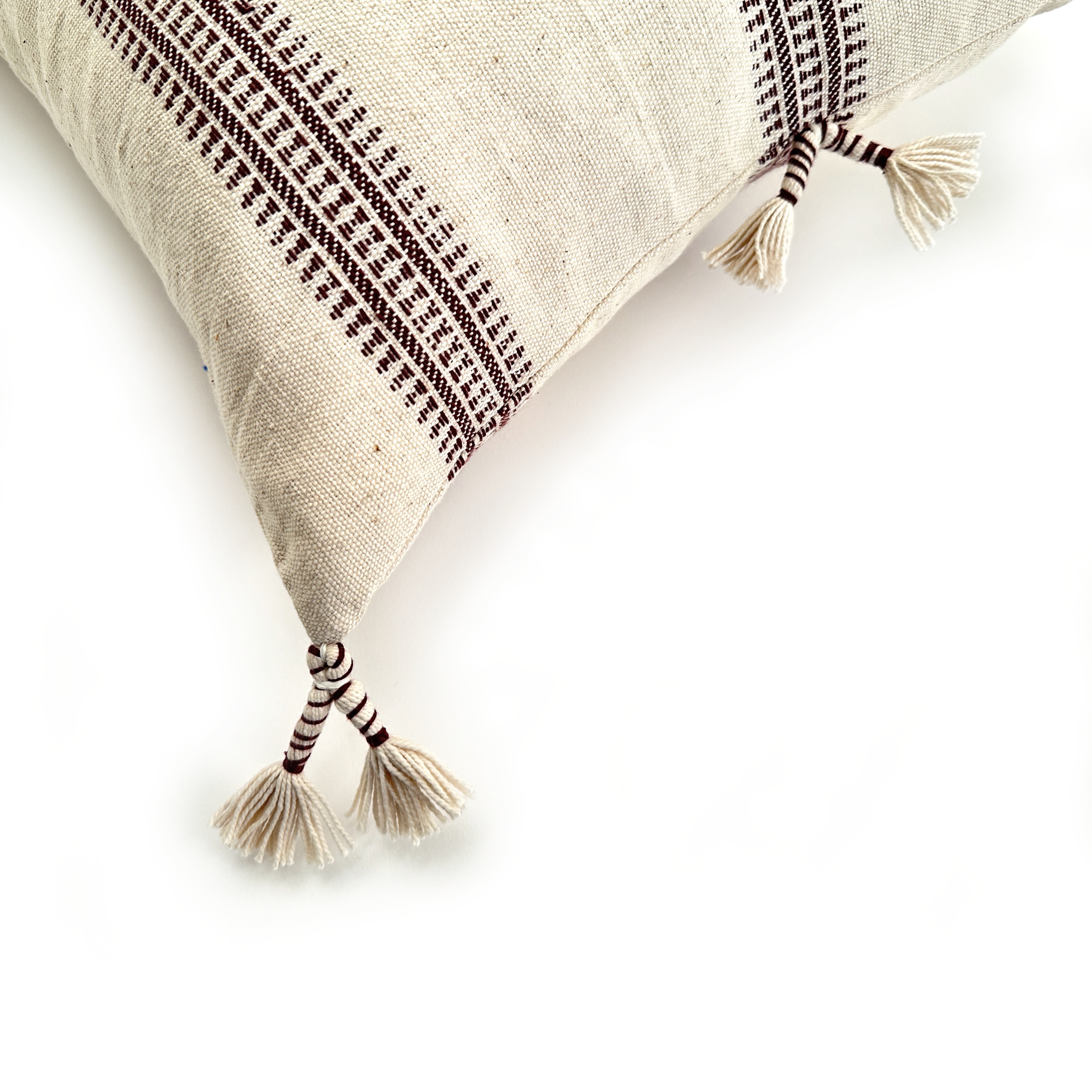 Understeke Handwoven Pillow Cover | 16" x 24" - Image 1