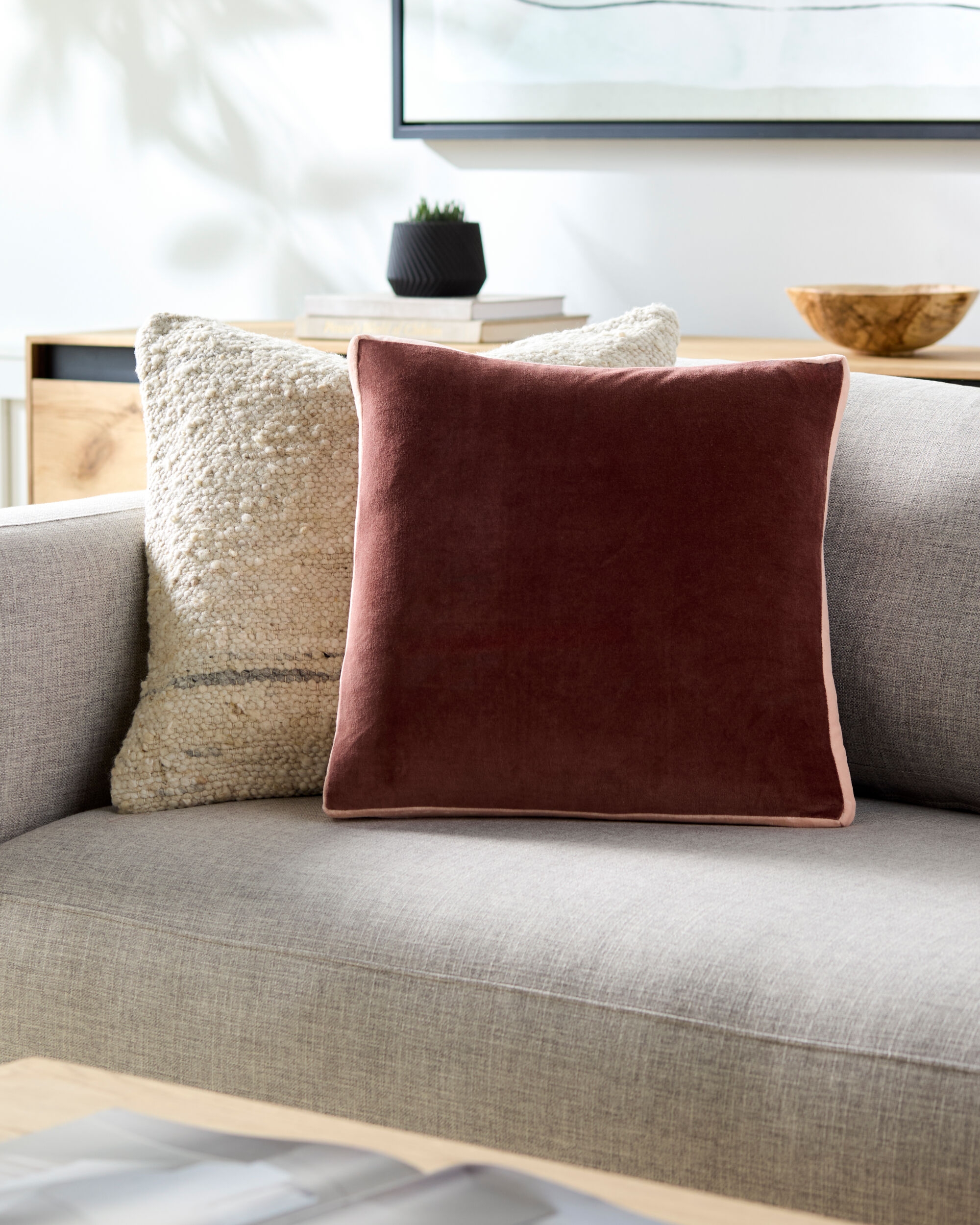 Sully SUL-005 18"L x 18"W Polyester Filled Pillow - Image 1