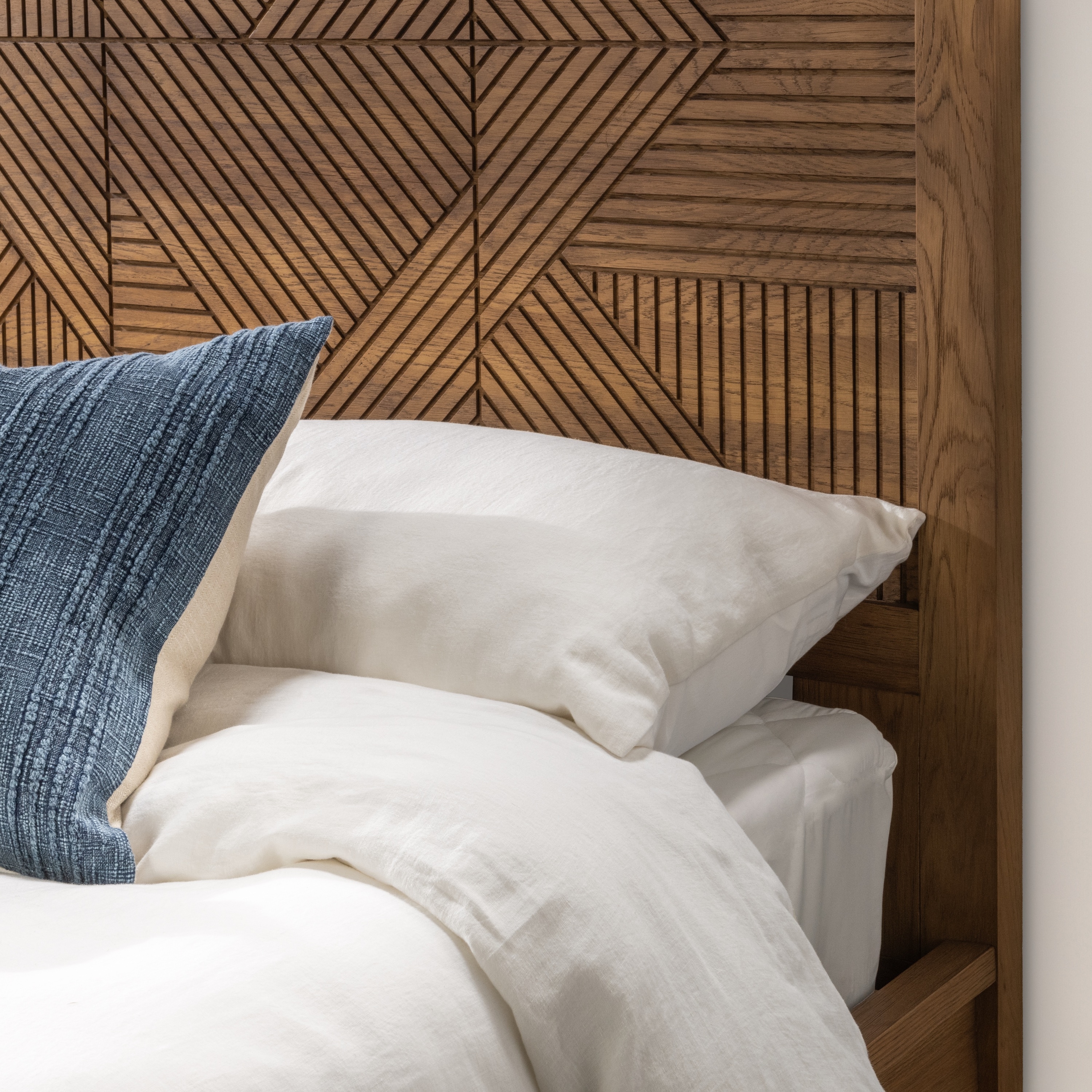 Santa Clara Queen Bed - Image 4