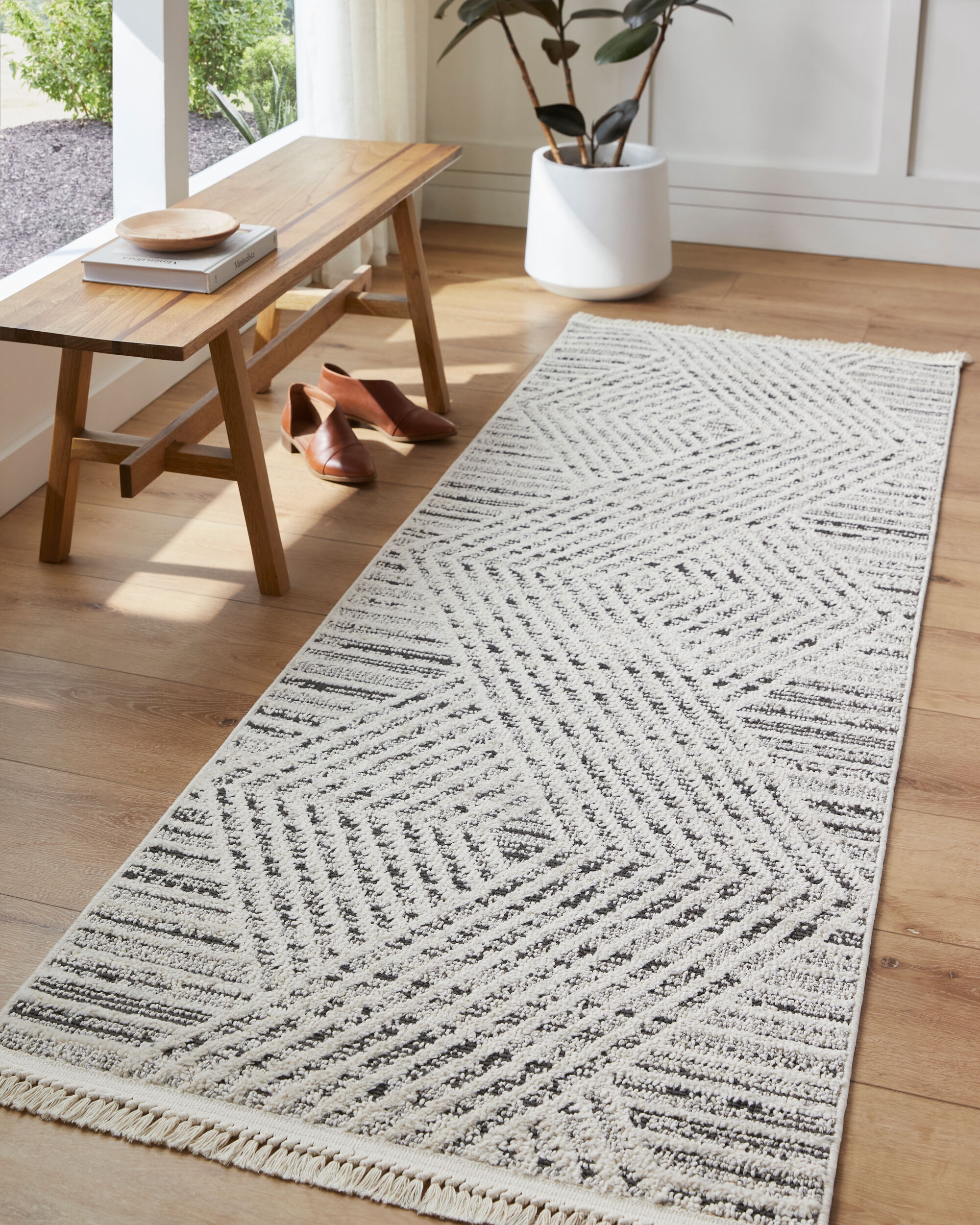 Berlin Gray Indoor 6'7" x 9' Machine Woven Rug - Image 4