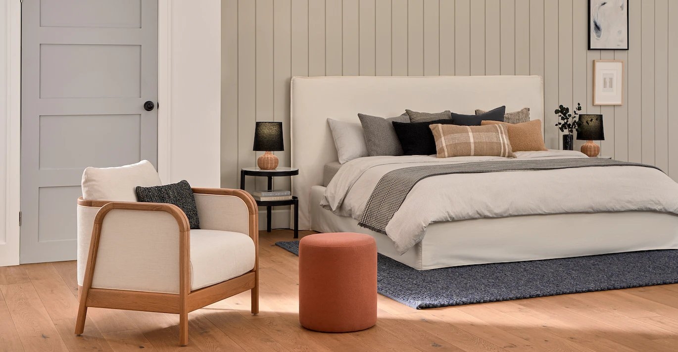 Saba King Slipcover Bed - Boulevard White - Image 2