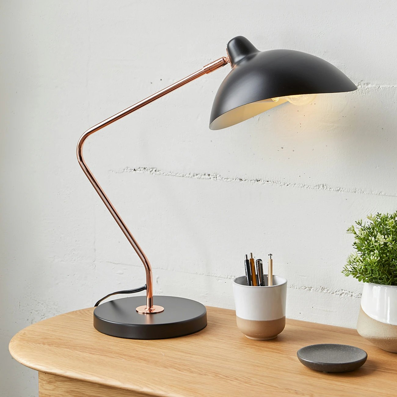 Leap Black Table Lamp - Image 0