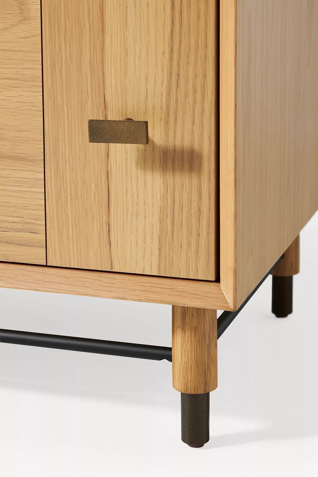 Avalene Eight-Drawer Dresser - Image 3