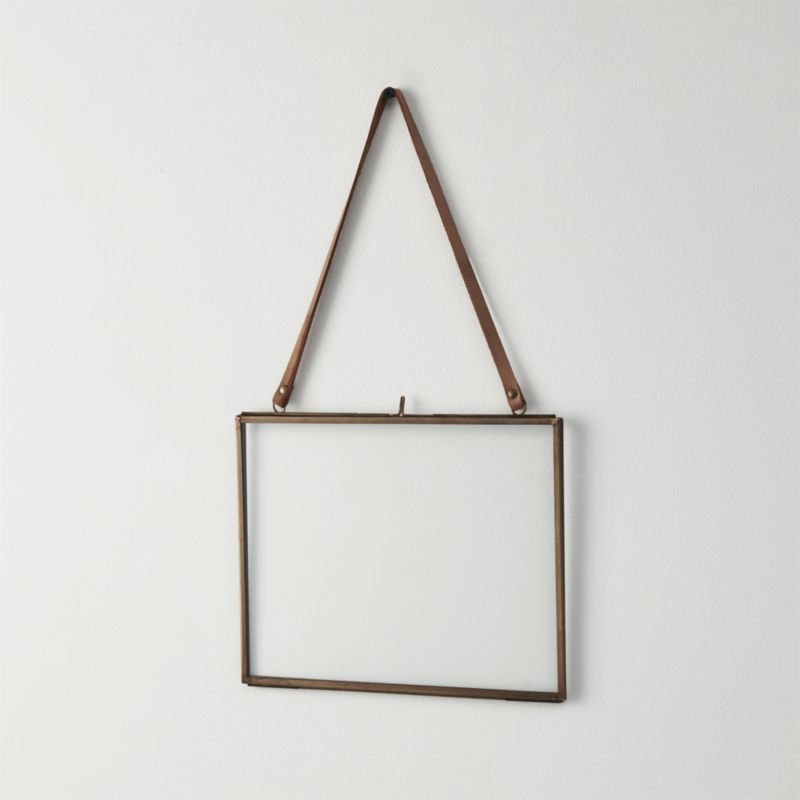 Brass floating 5x7 picture frame - Image 0
