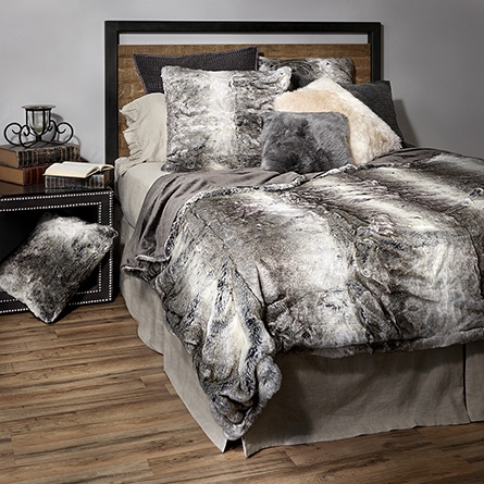 GREY WOLF FAUX FUR BED BLANKET - Image 0