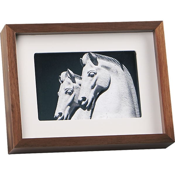 Walnut 4x6 picture frame. - Image 0