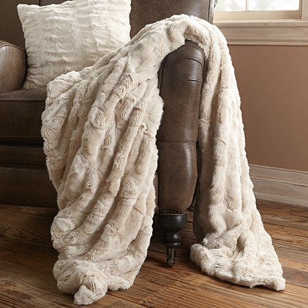 LUXE IVORY FAUX FUR THROW - Image 0