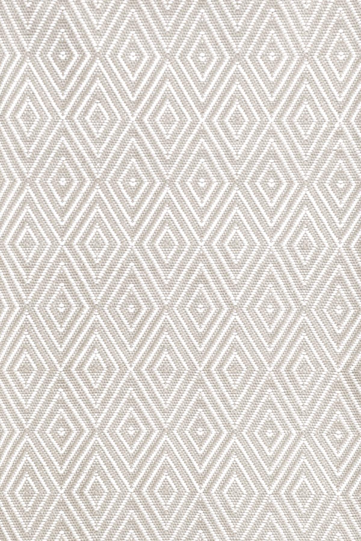 Diamond Platinum/White Indoor/Outdoor Rug -4' x 6' - Image 1