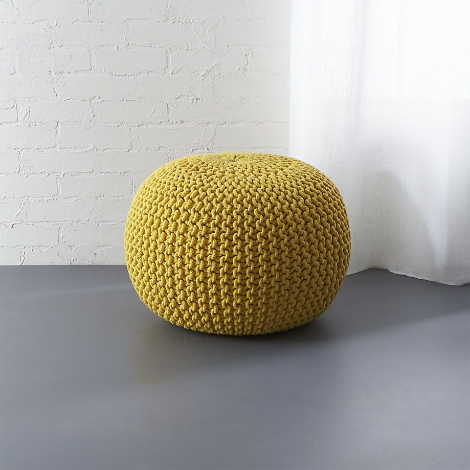 Knitted yellow pouf - Image 0