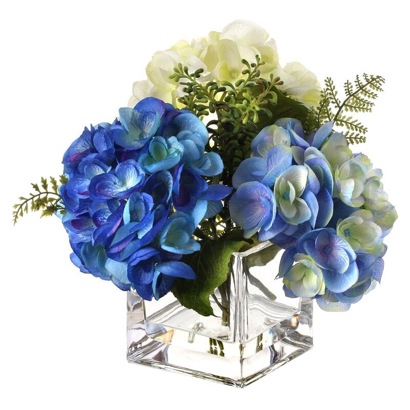 Hydrangea Centerpiece in Vase - Image 0