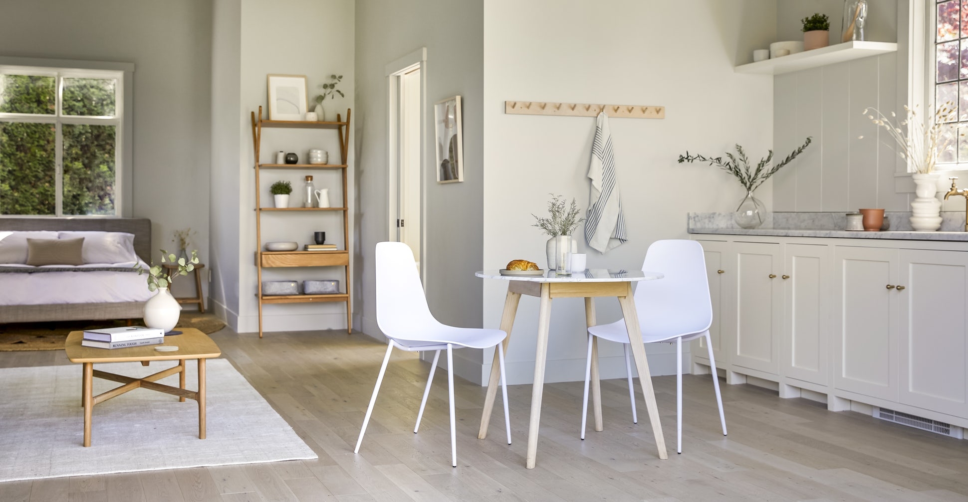 Svelti Pure White Dining Chair - Image 1