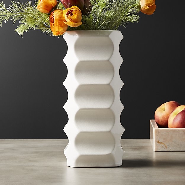 vert ivory angular vase - Image 1