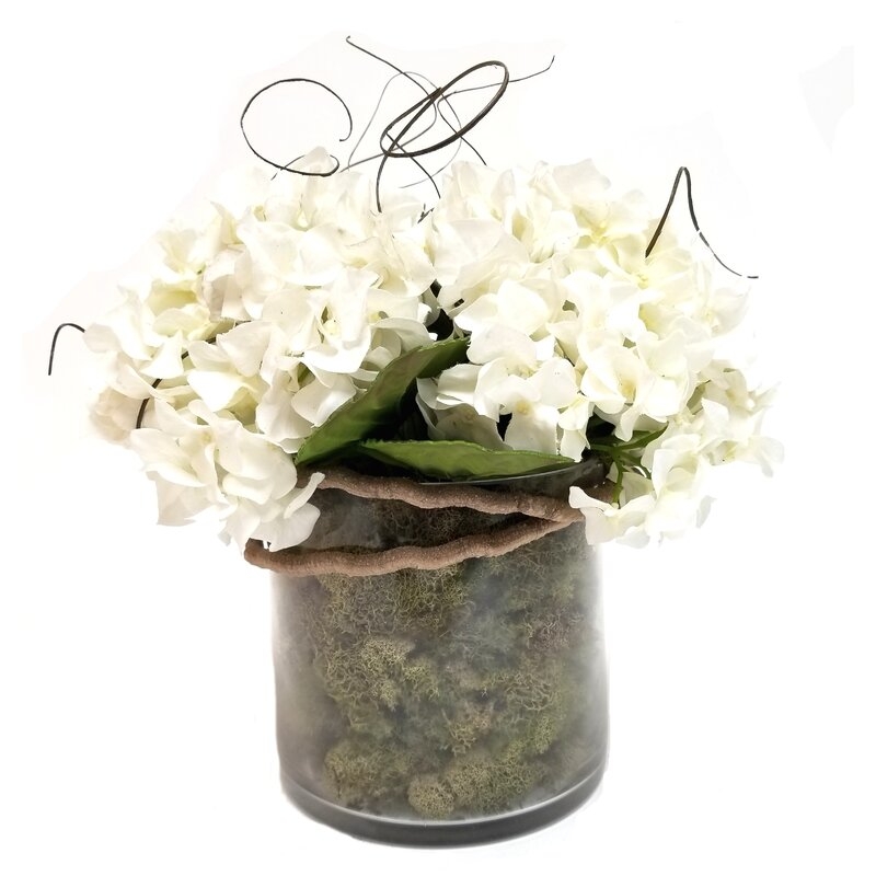 Hydrangea Floral Arrangements and Centerpieces in Vase - Image 0