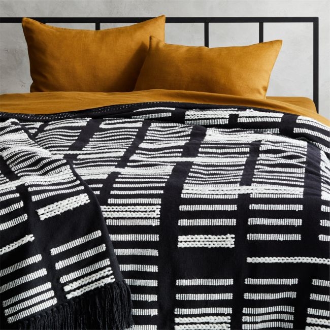 Hydrus Full/Queen Black and White Blanket - Image 0