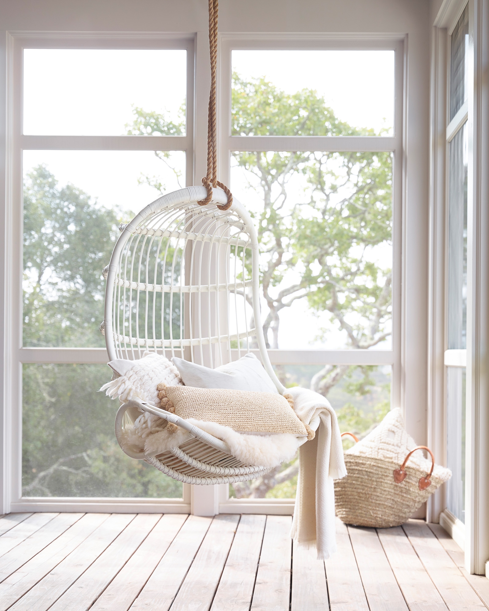 Hanging Rattan Chair - White - Image 1