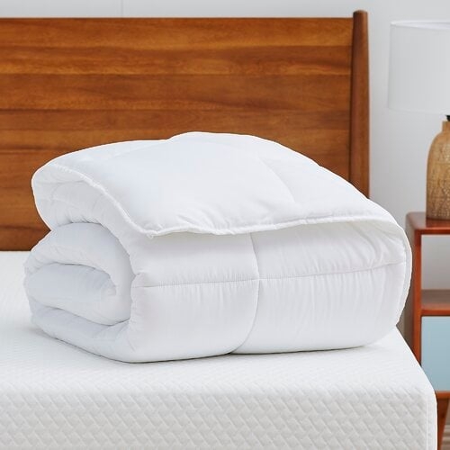 Midweight Down Alternative Comforter- white queen - Image 0