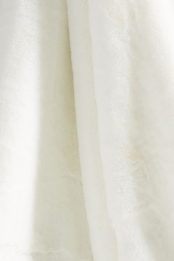 Sophie Faux Fur Throw Blanket in White - Image 1