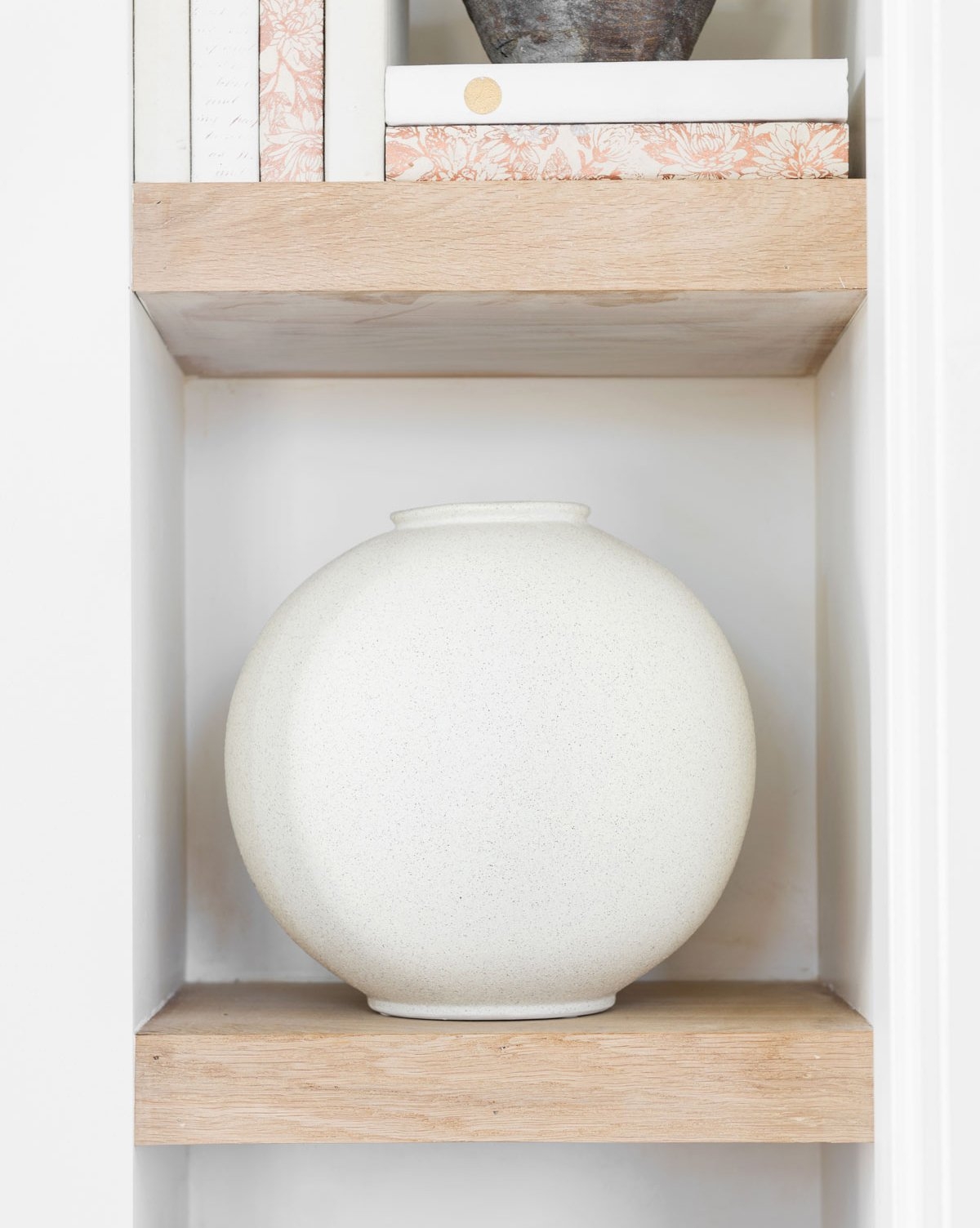 SPHERE VASE - WHITE - Image 3