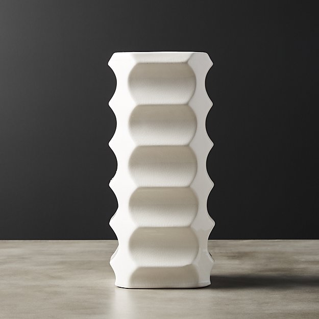 vert ivory angular vase - Image 0