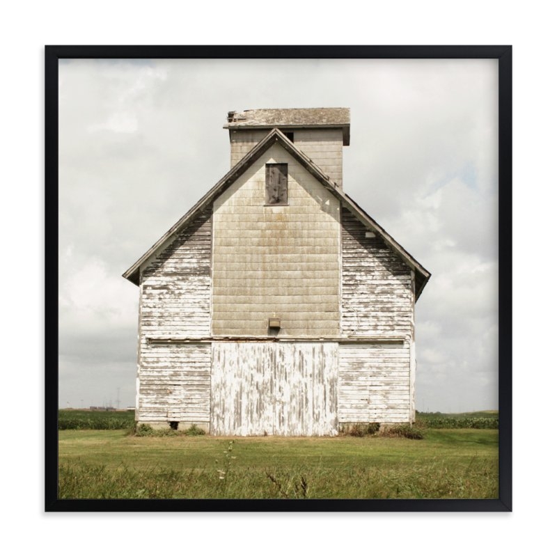 weathered barn - Image 0