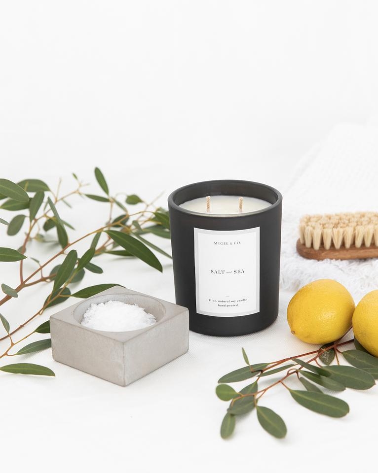 AMBER + CLOVE CANDLE - Image 1