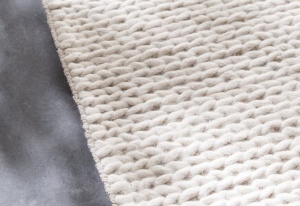 Arviso Hand-Woven Wool White Area Rug - Image 2