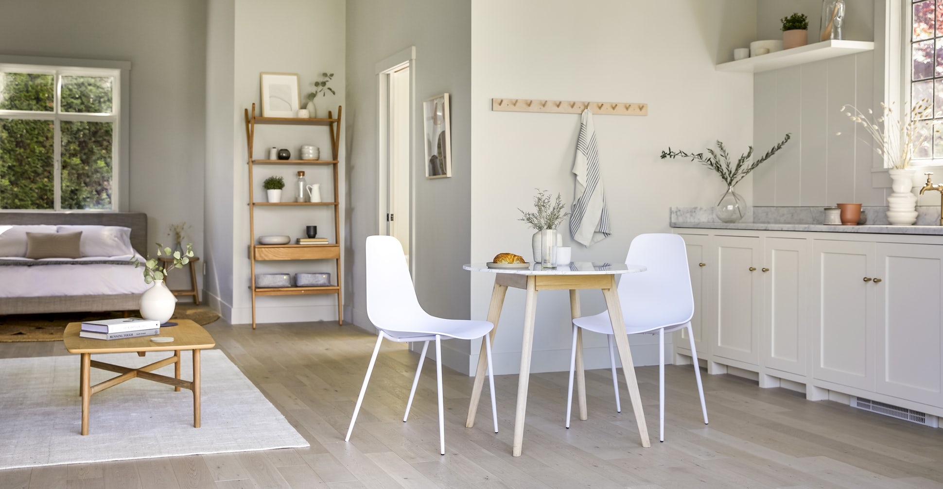 Svelti Pure White Dining Chair - Image 1