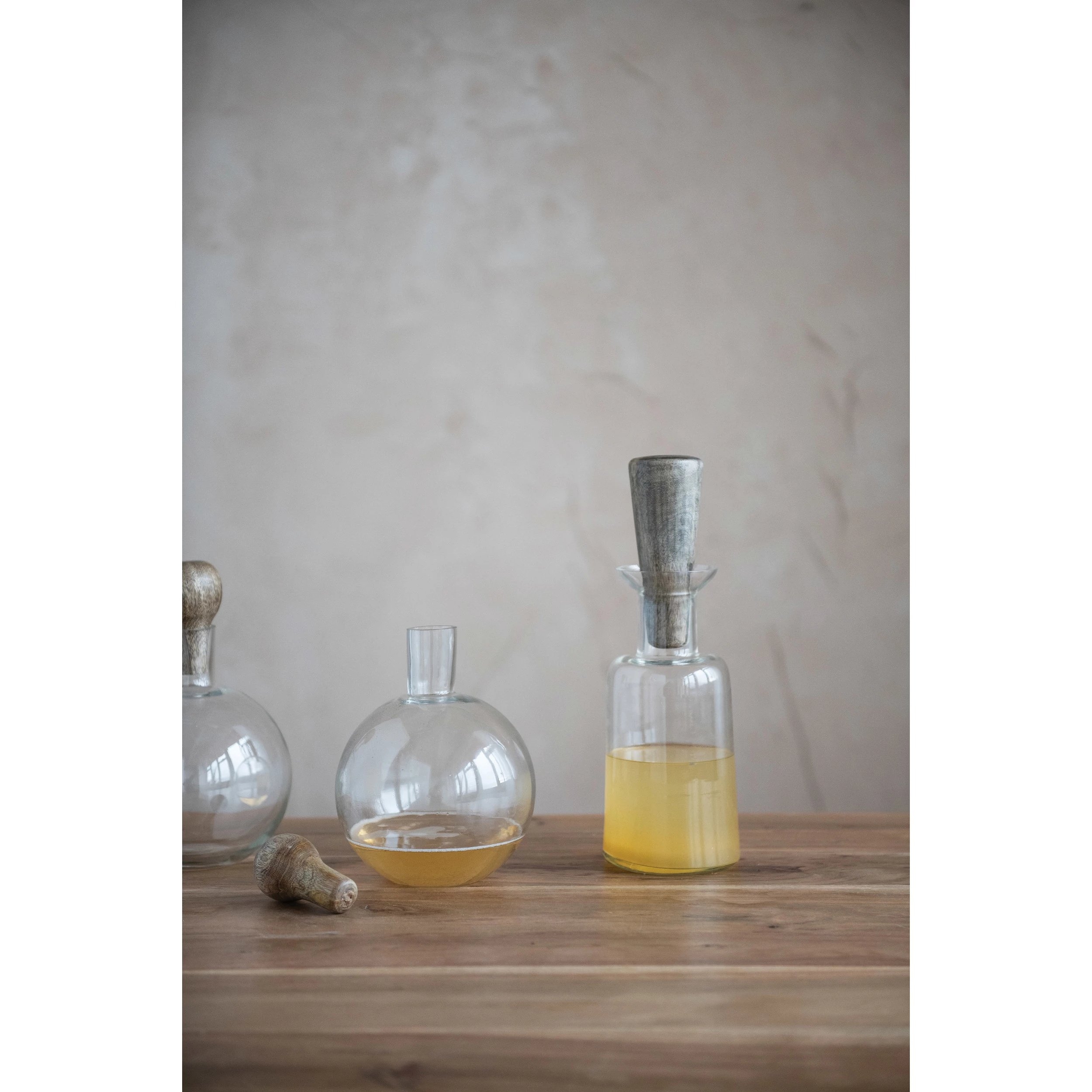 Wine Decanter Glass Decanter with Mango Wood Stopper and Spherical Base - Image 2
